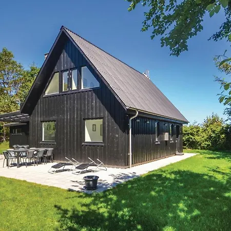 Дом отдыха 6 Bedroom Stunning In