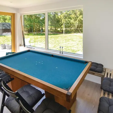 6 Bedroom Stunning In Грена