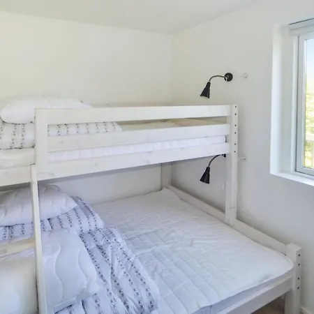 6 Bedroom Stunning In Грена